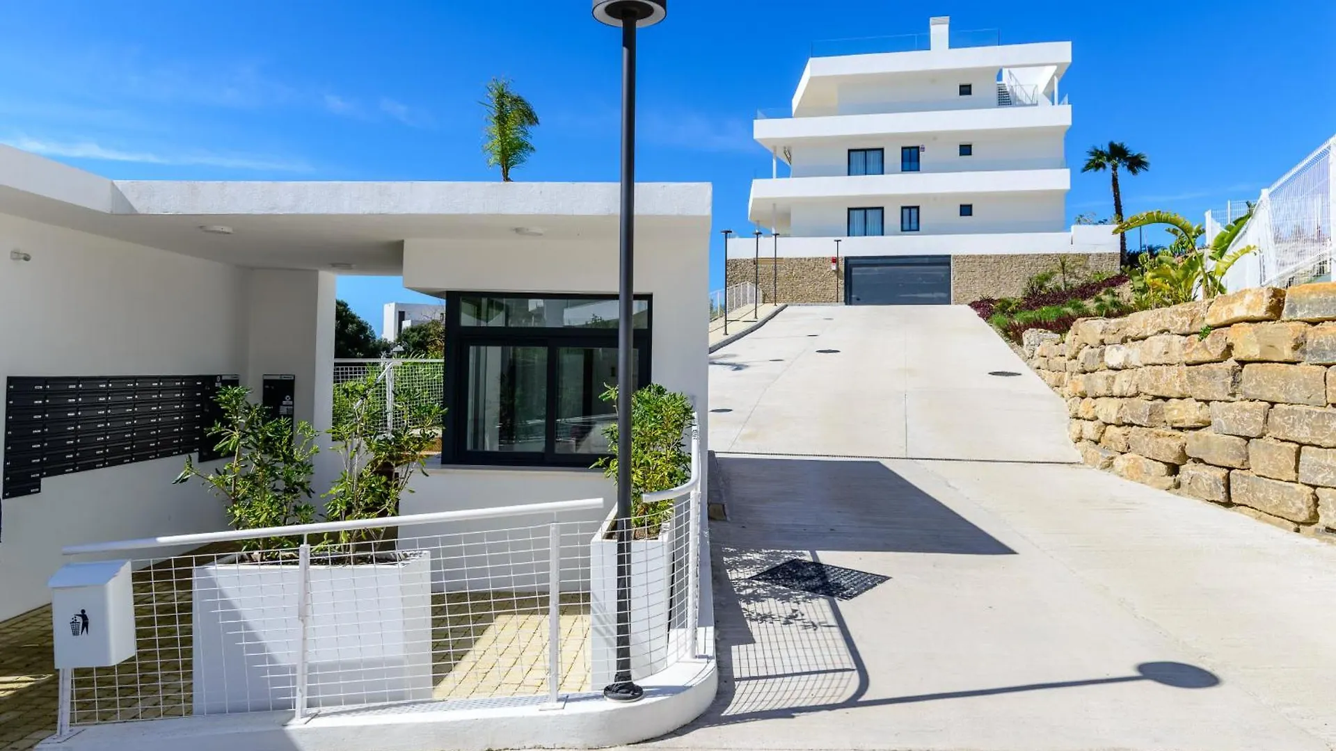 One-80 Suite 2440 Estepona 0*,